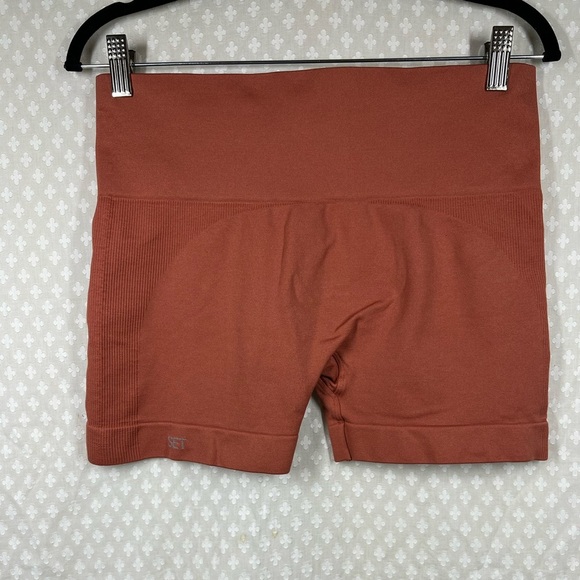 Set Active Orange High Rise Seamless Bike Shorts - Picture 4 of 4